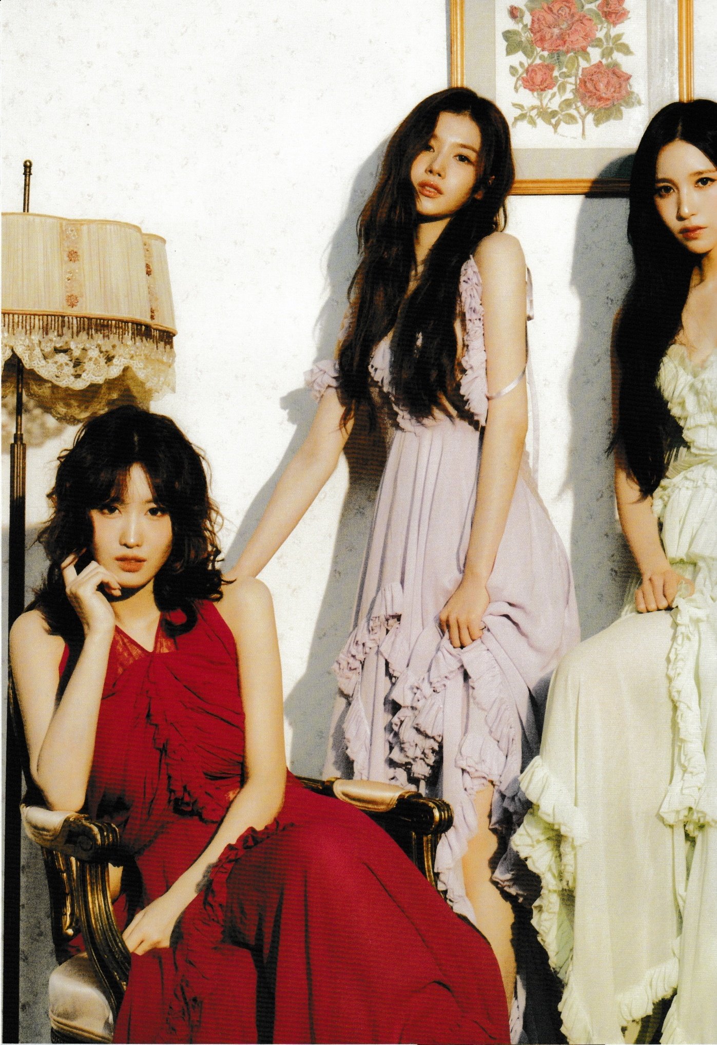 Behind-the-scenes cut of Mina (TWICE)