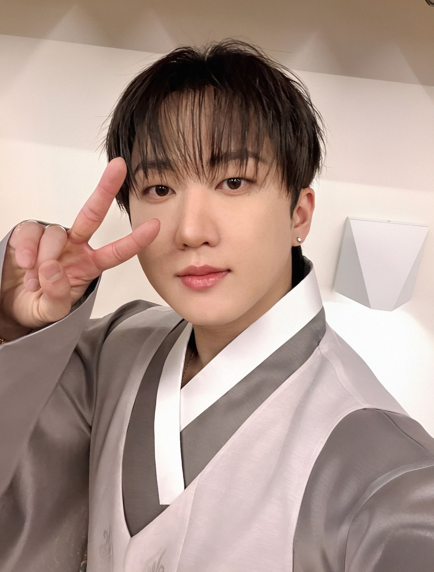 Behind-the-scenes cut of Changbin (Stray Kids)