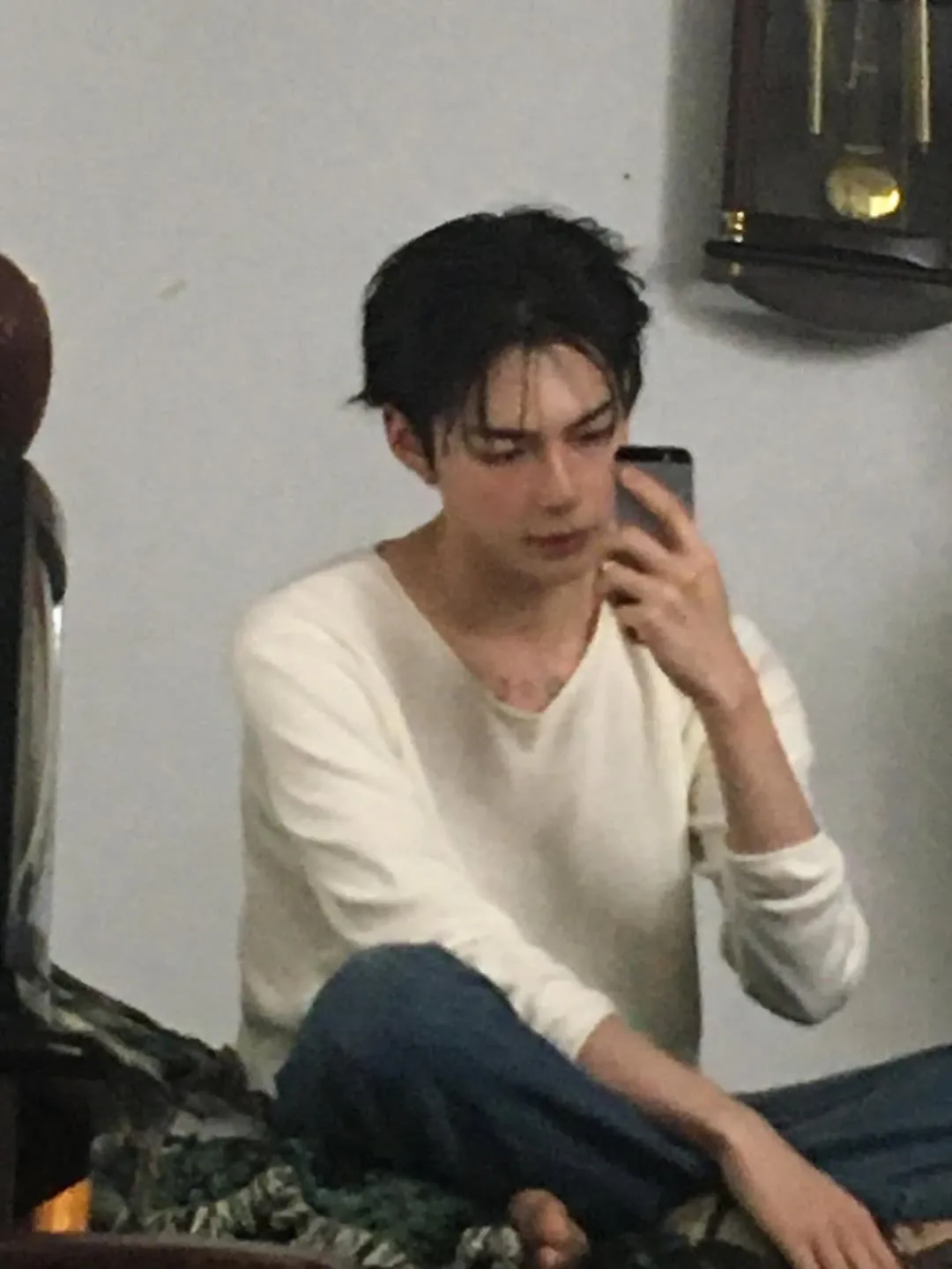 Recent activity shot of Sung Hanbin (ZEROBASEONE)