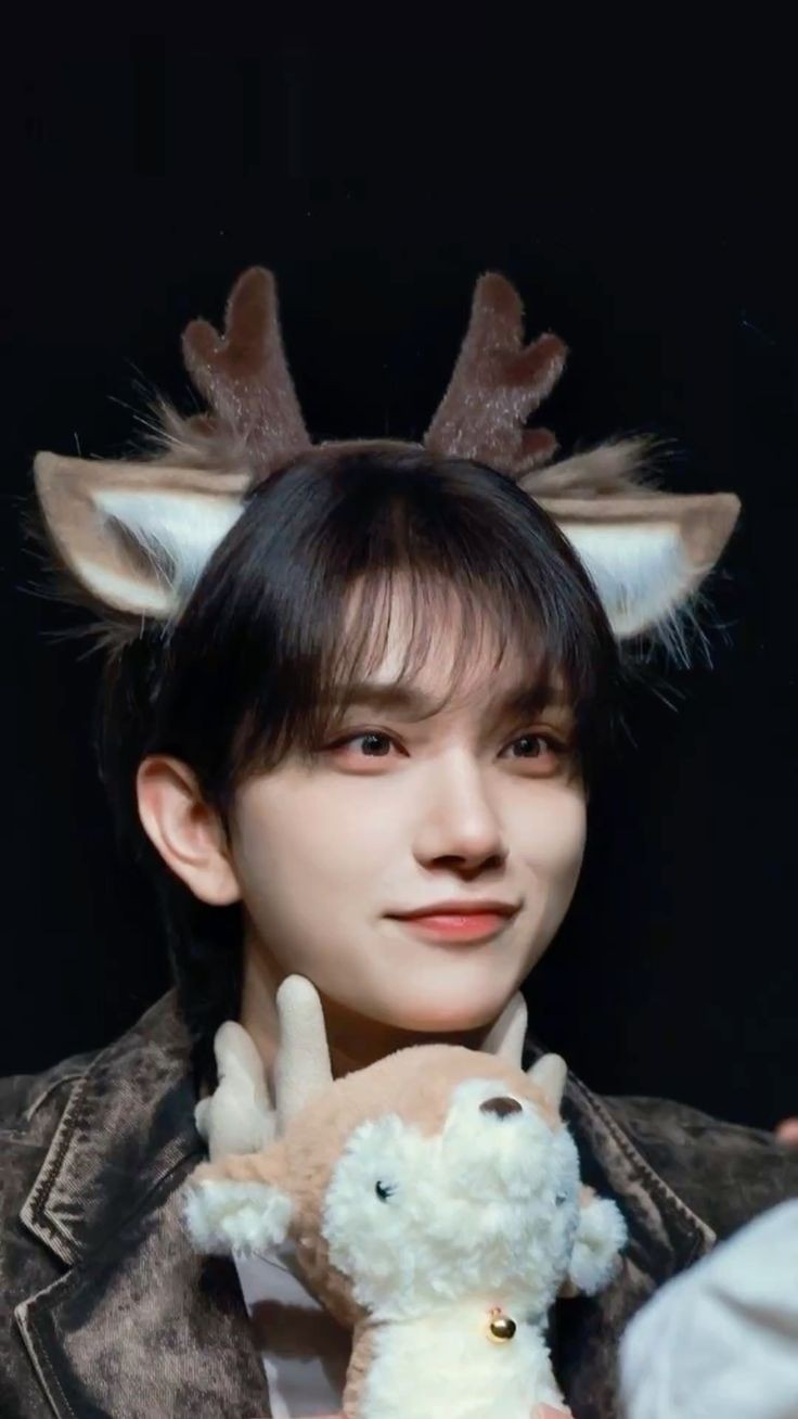 Recent activity shot of Joshua (SEVENTEEN)