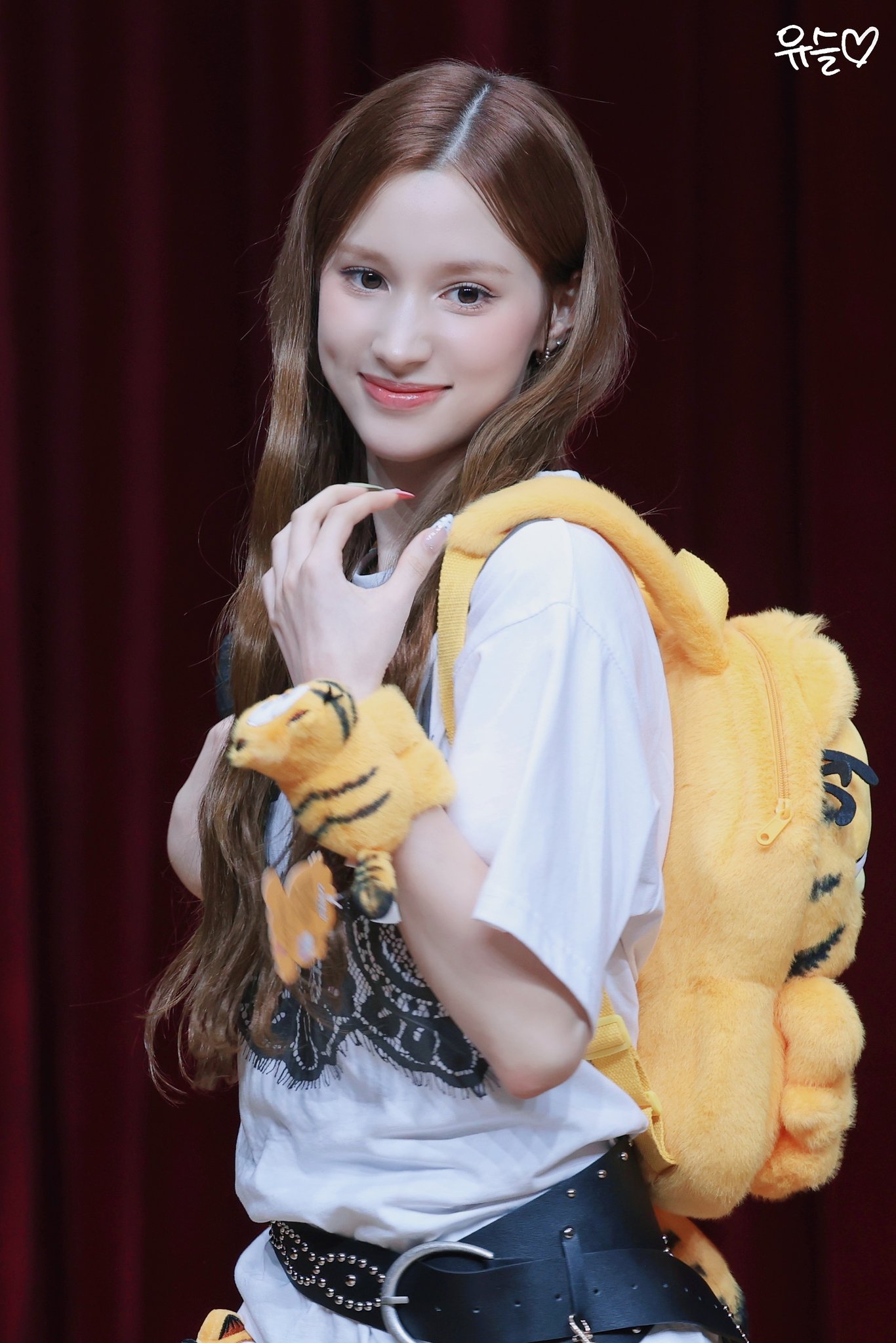 Behind-the-scenes cut of Huening Bahiyyih (Kep1er)