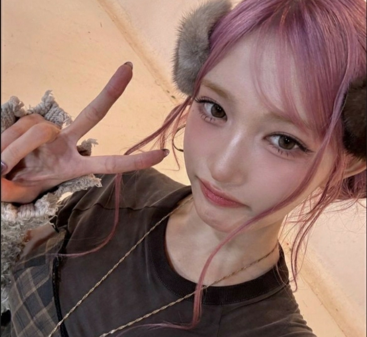 Behind-the-scenes cut of Leeseo (IVE)