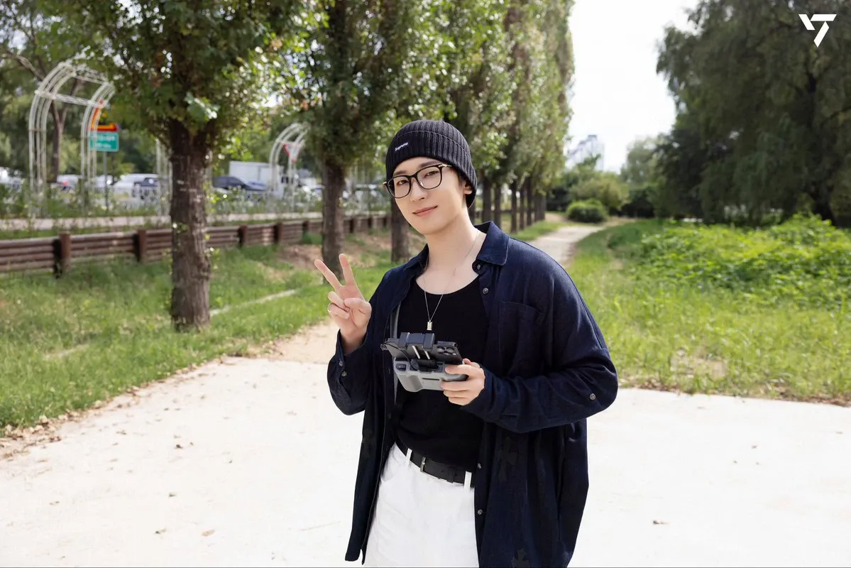 A moment captured by Wonwoo (SEVENTEEN)'s fan