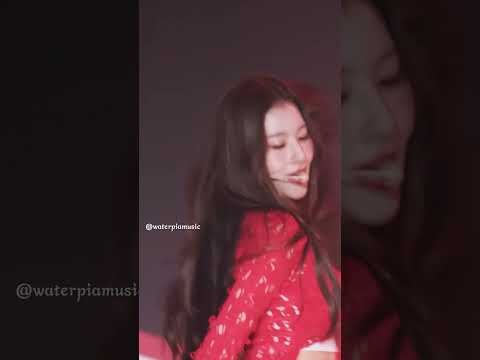 Foto aktivitas terbaru Momo (TWICE)