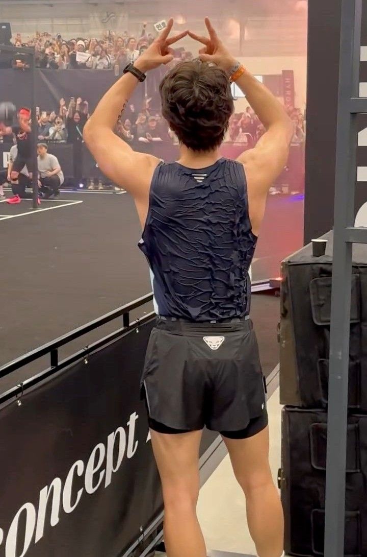 Behind-the-scenes cut of Minho (SHINee)