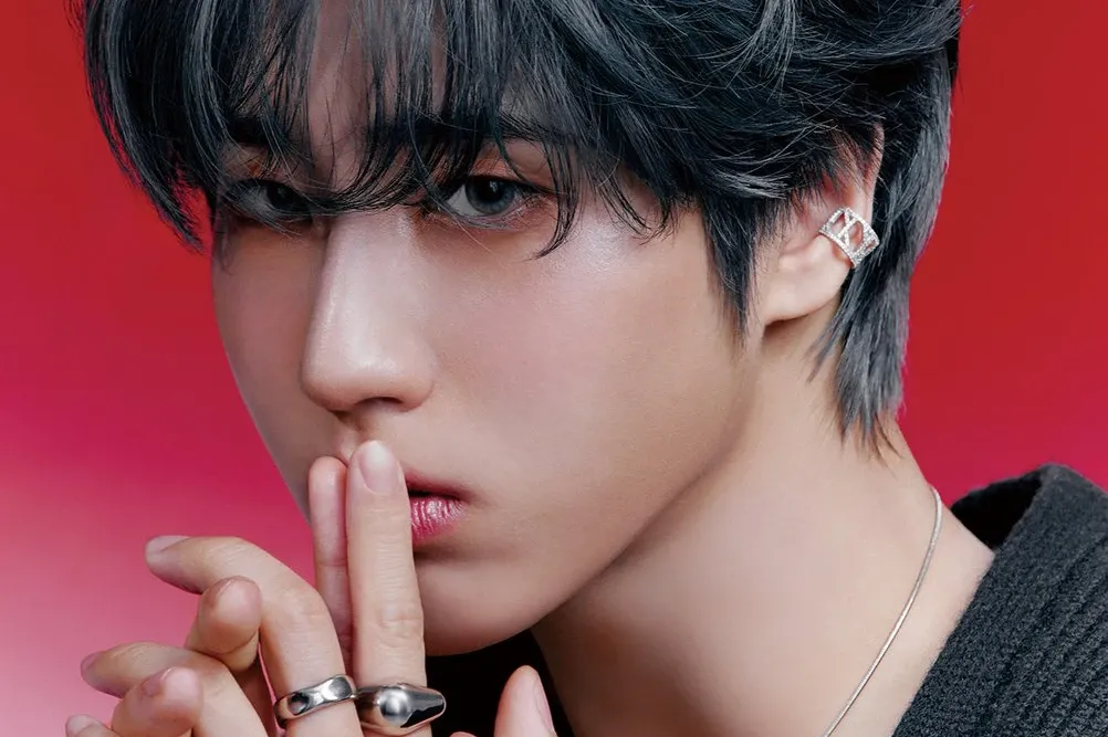Behind-the-scenes cut of HAN (Stray Kids)