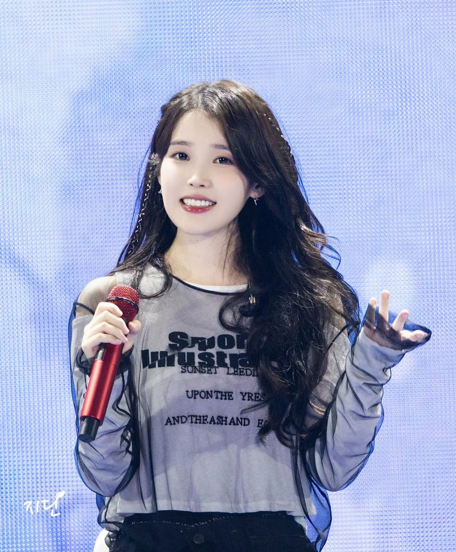 IUの最近の活動写真