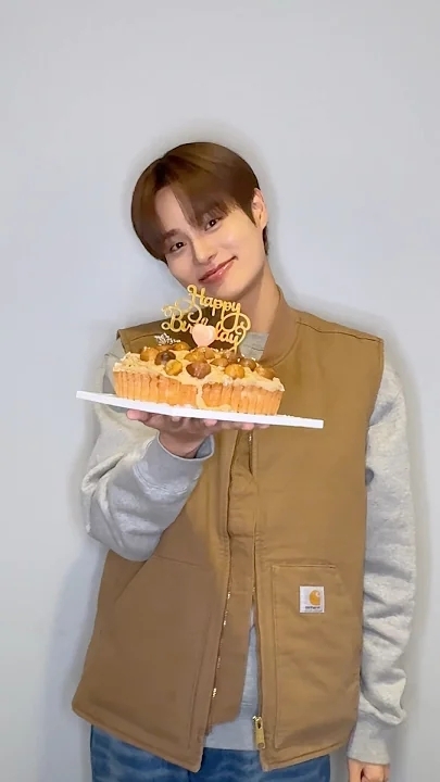 Today's most popular wallpaper in the Lee Daehwi (AB6IX) community