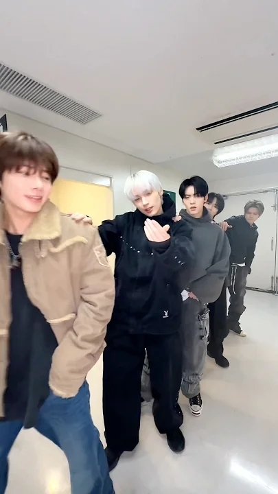 Foto terbaru Yeonjun (TOMORROW X TOGETHER)