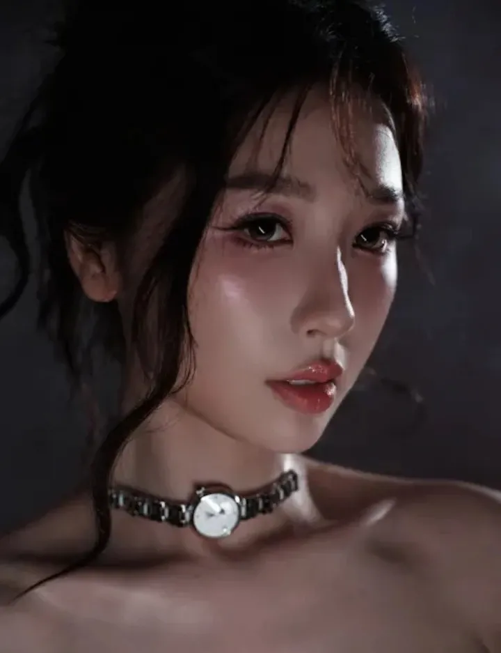 Behind-the-scenes cut of Esther Yu
