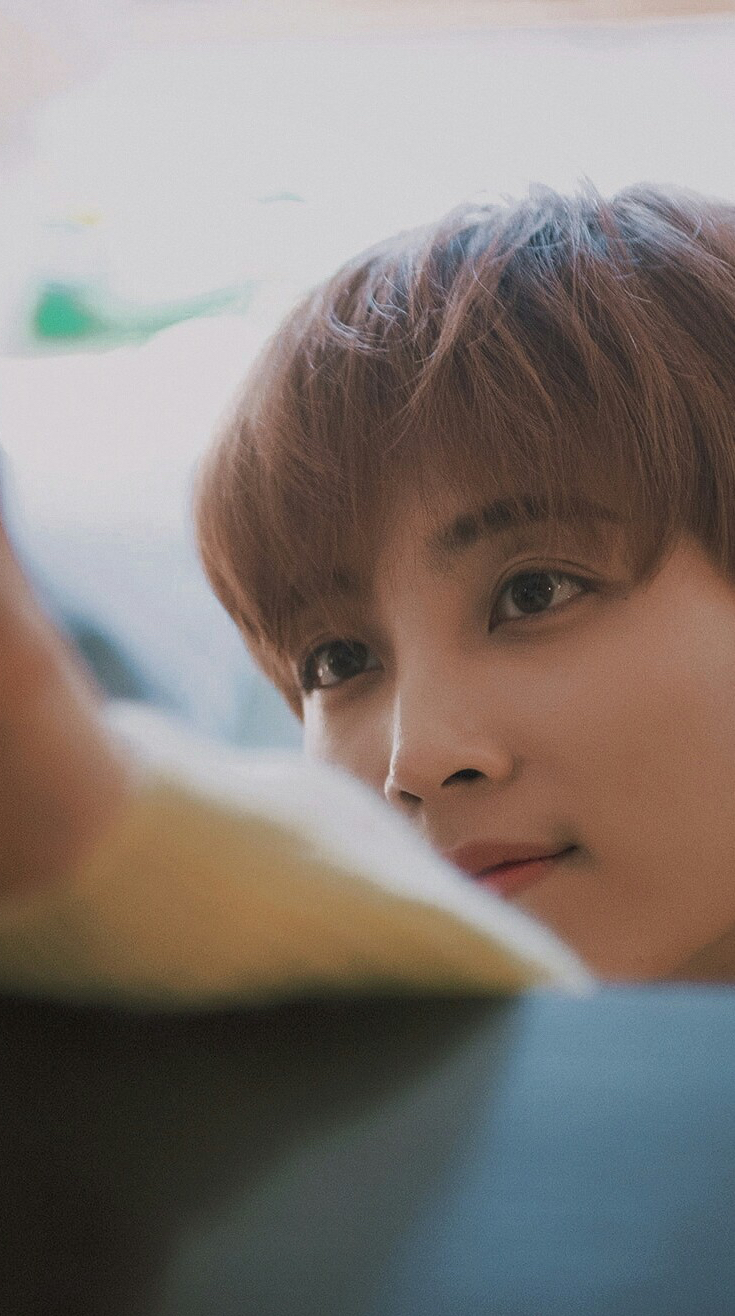 A moment captured by Jeonghan (SEVENTEEN)'s fan
