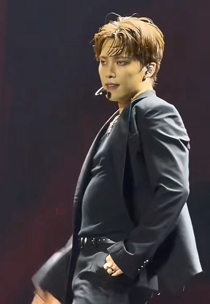 Recent activity shot of Dino (SEVENTEEN)