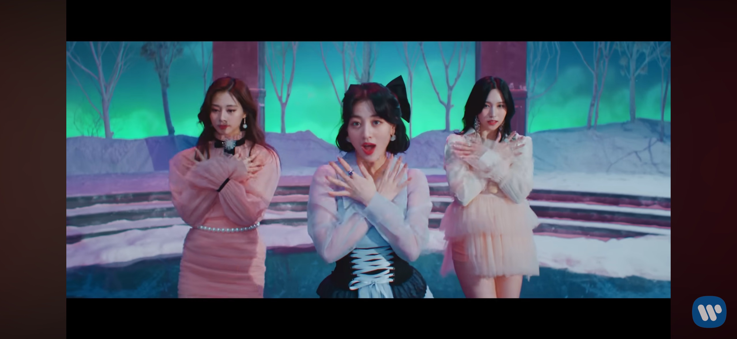 Momen yang diabadikan oleh penggemar Jihyo (TWICE)