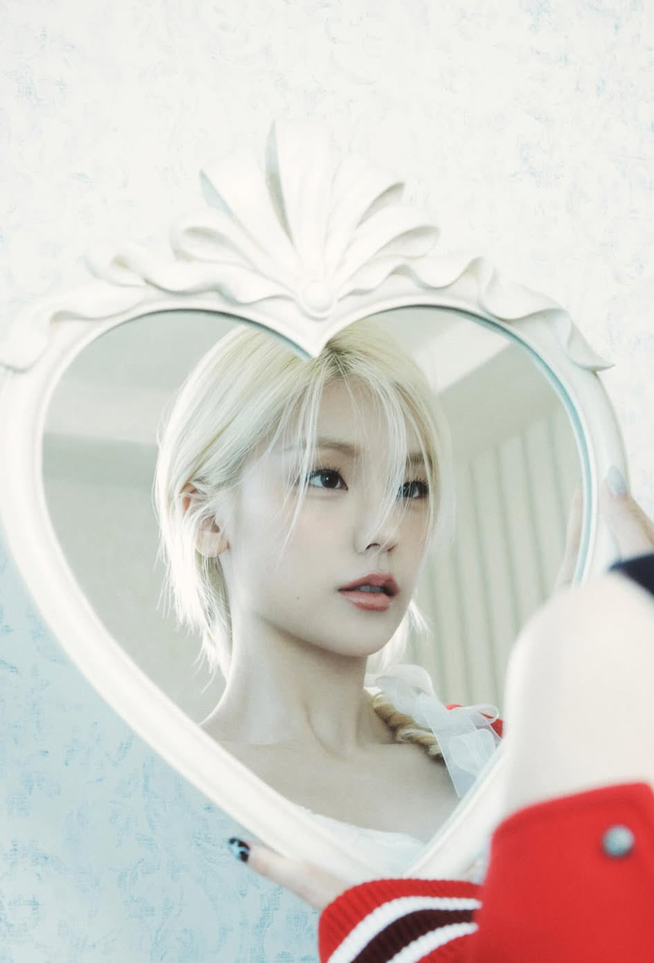 Recent activity shot of Yeji (ITZY)