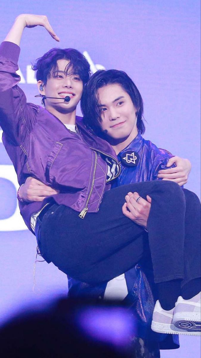 A moment captured by MJ (ASTRO)'s fan