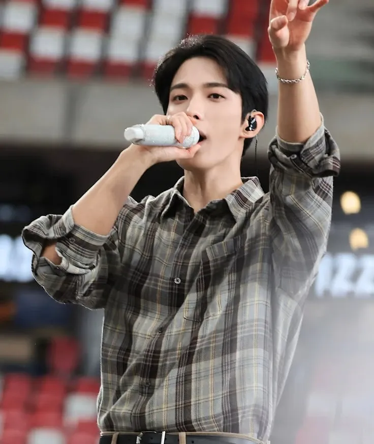 Behind-the-scenes cut of DK (SEVENTEEN)