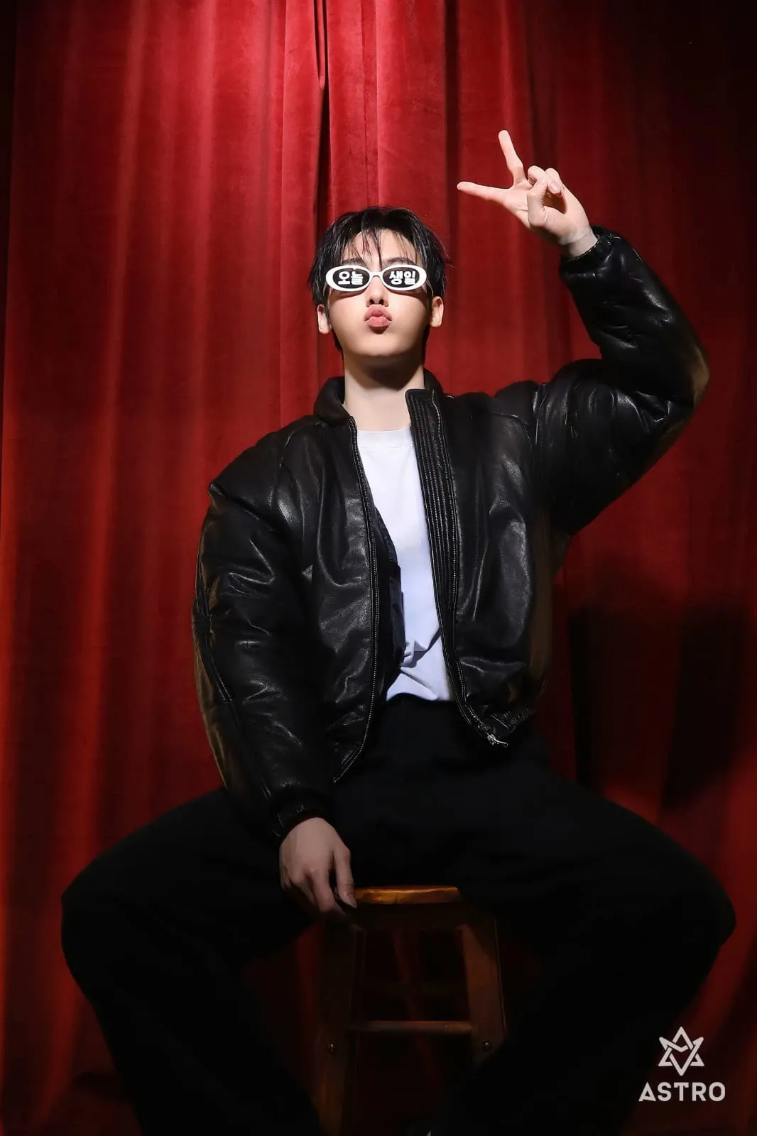 Behind-the-scenes cut of Sanha (ASTRO)