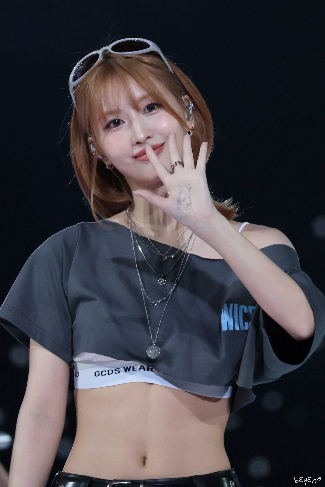 Momen yang diabadikan oleh penggemar Momo (TWICE)