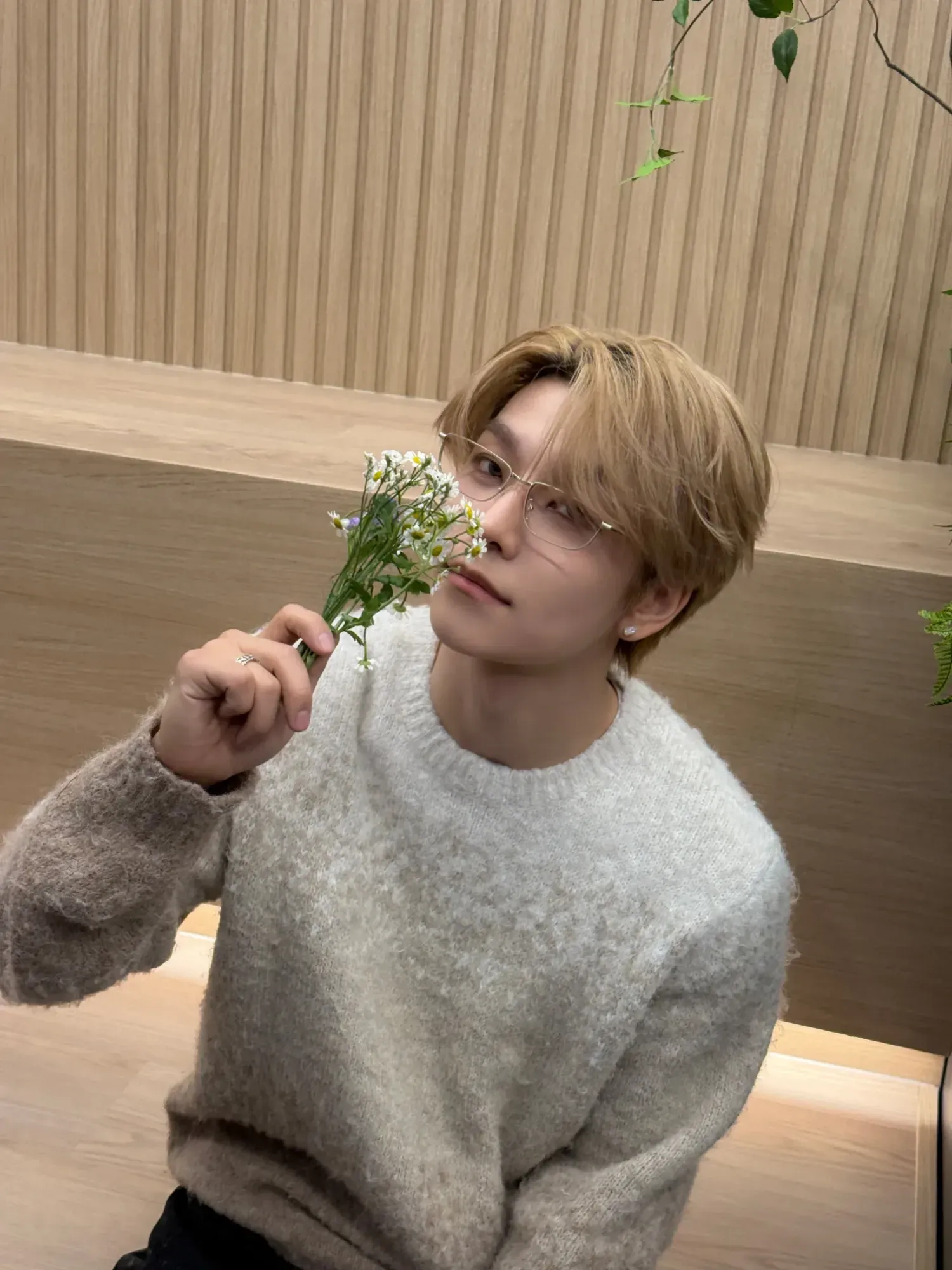 A moment captured by He Xinlong (ALPHA DRIVE ONE)'s fan