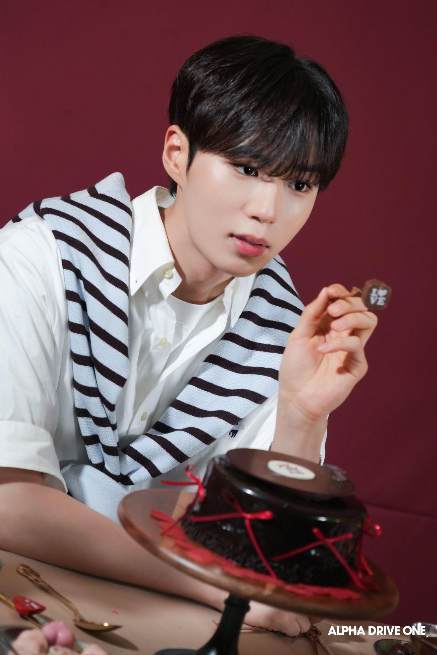 Behind-the-scenes cut of Kim Junseo (ALPHA DRIVE ONE)