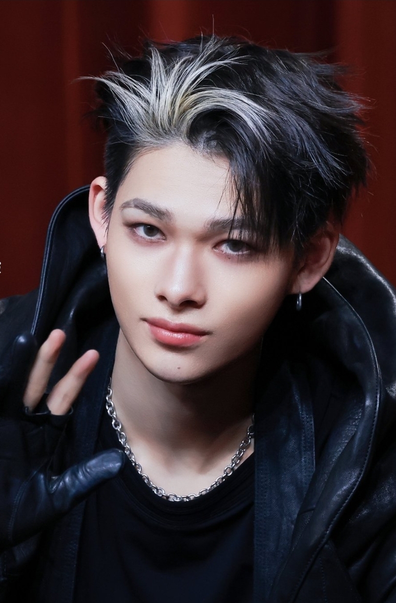 Foto aktivitas terbaru NI-KI (ENHYPEN)