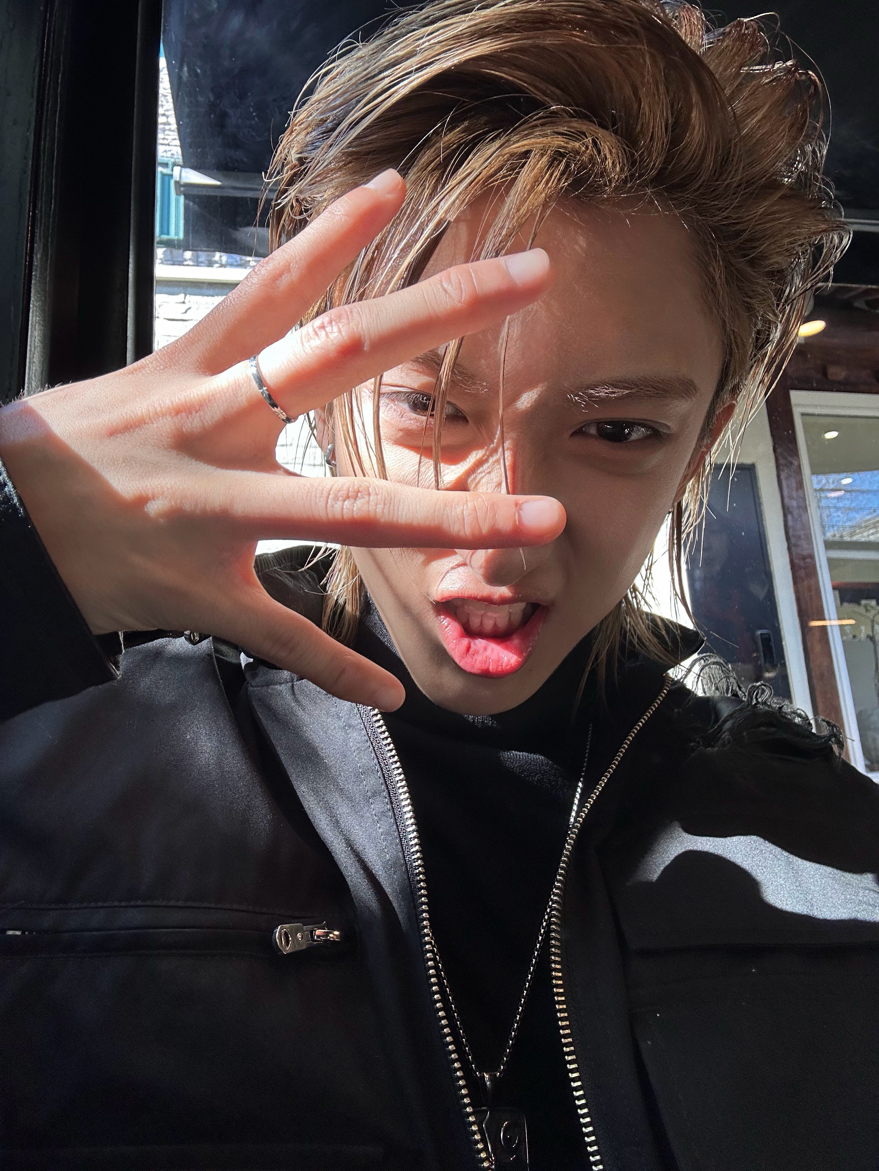 A moment captured by Woojin (LNGSHOT)'s fan