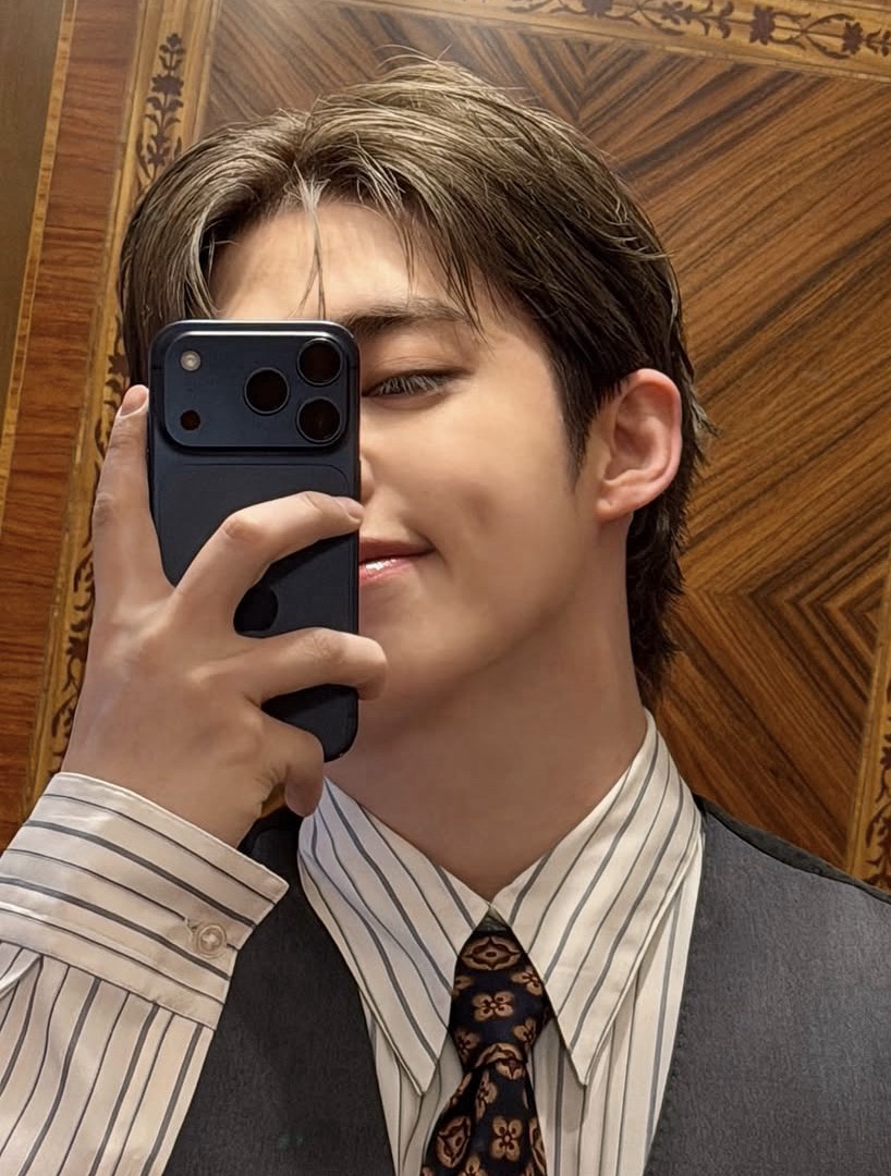 A moment captured by S.Coups (SEVENTEEN)'s fan