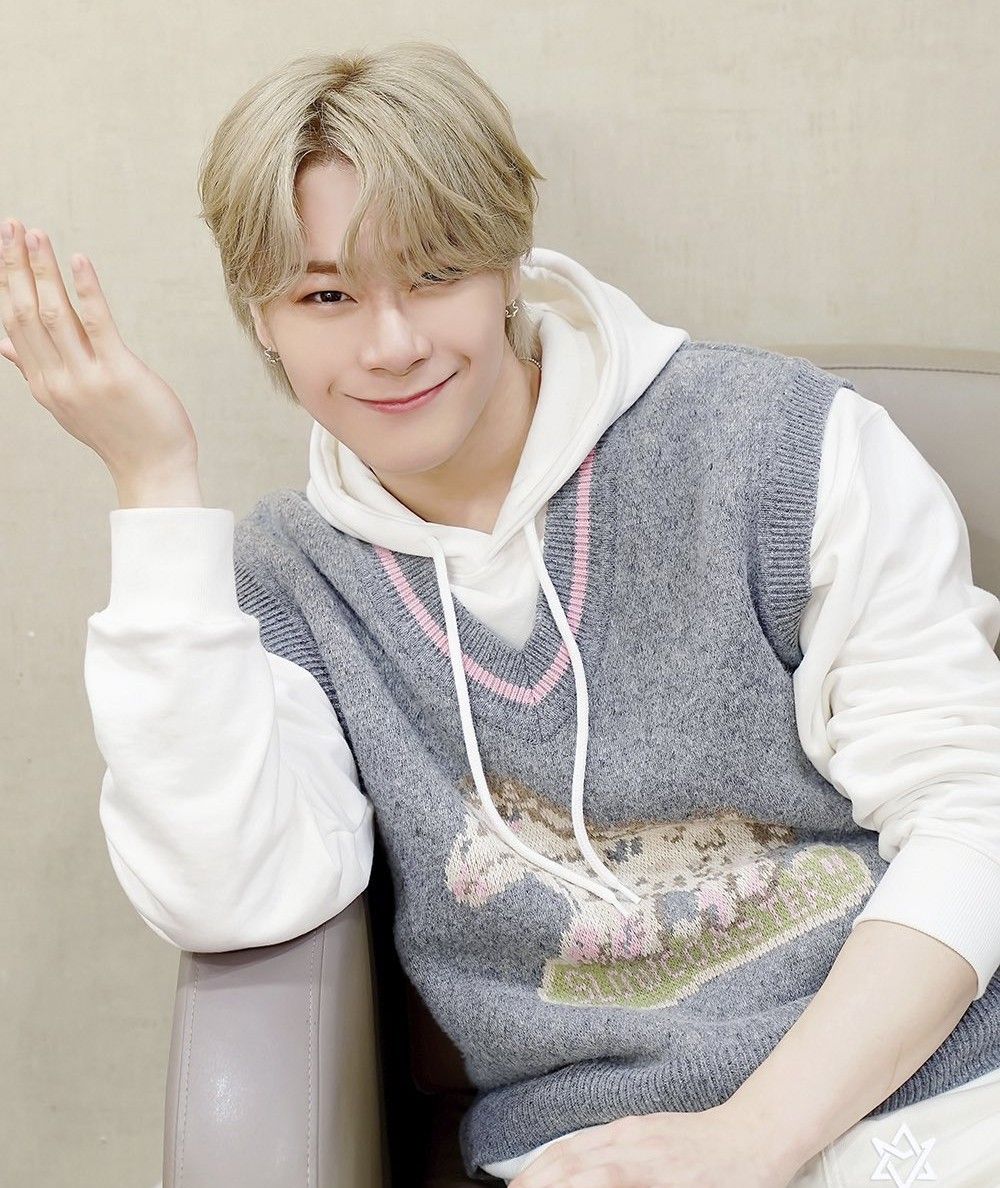 Latest photo of Moonbin (ASTRO)