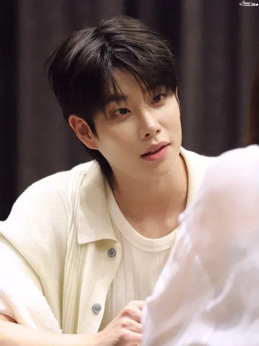 Behind-the-scenes cut of MJ (ASTRO)