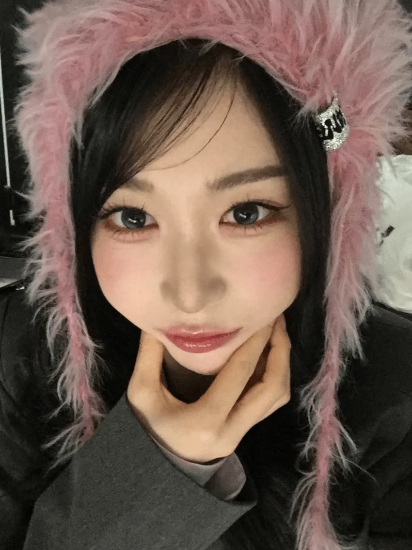 Behind-the-scenes cut of tripleS