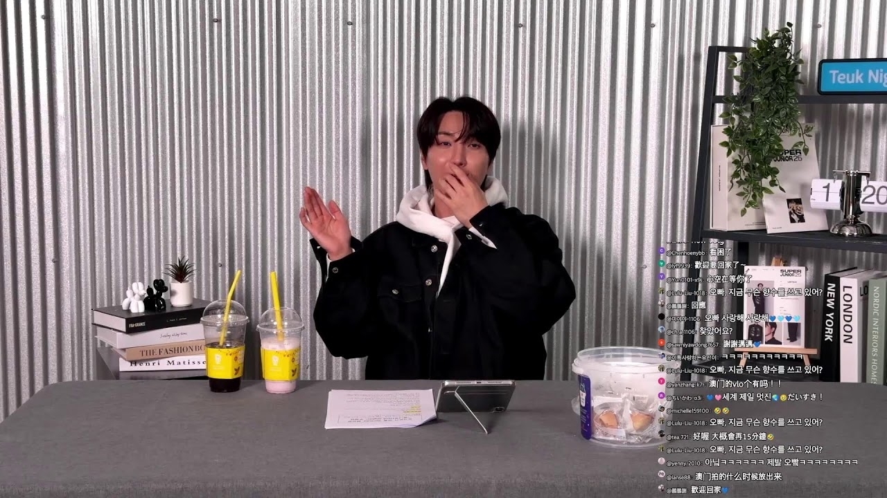 Behind-the-scenes cut of Leeteuk (Super Junior)