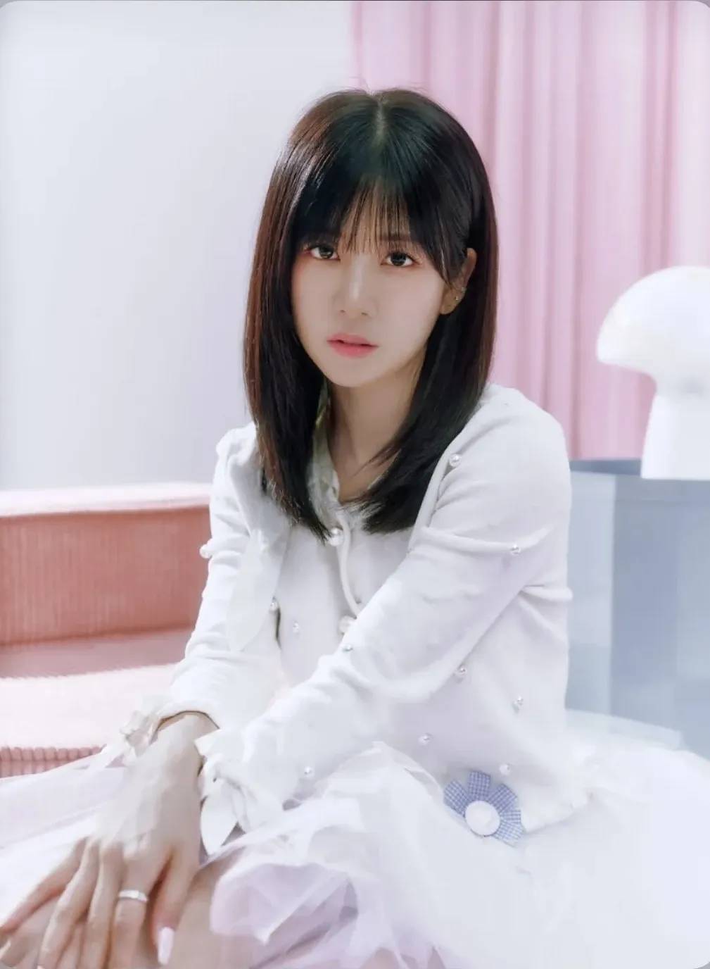 Behind-the-scenes cut of Park Chorong (Apink)