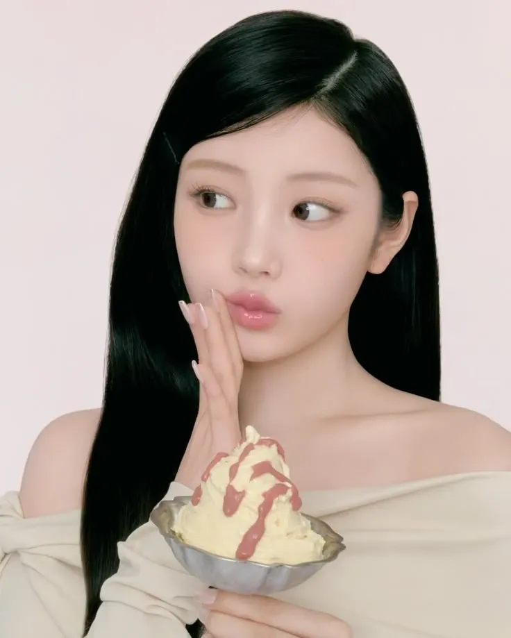 Recent activity shot of Wonhee (ILLIT)