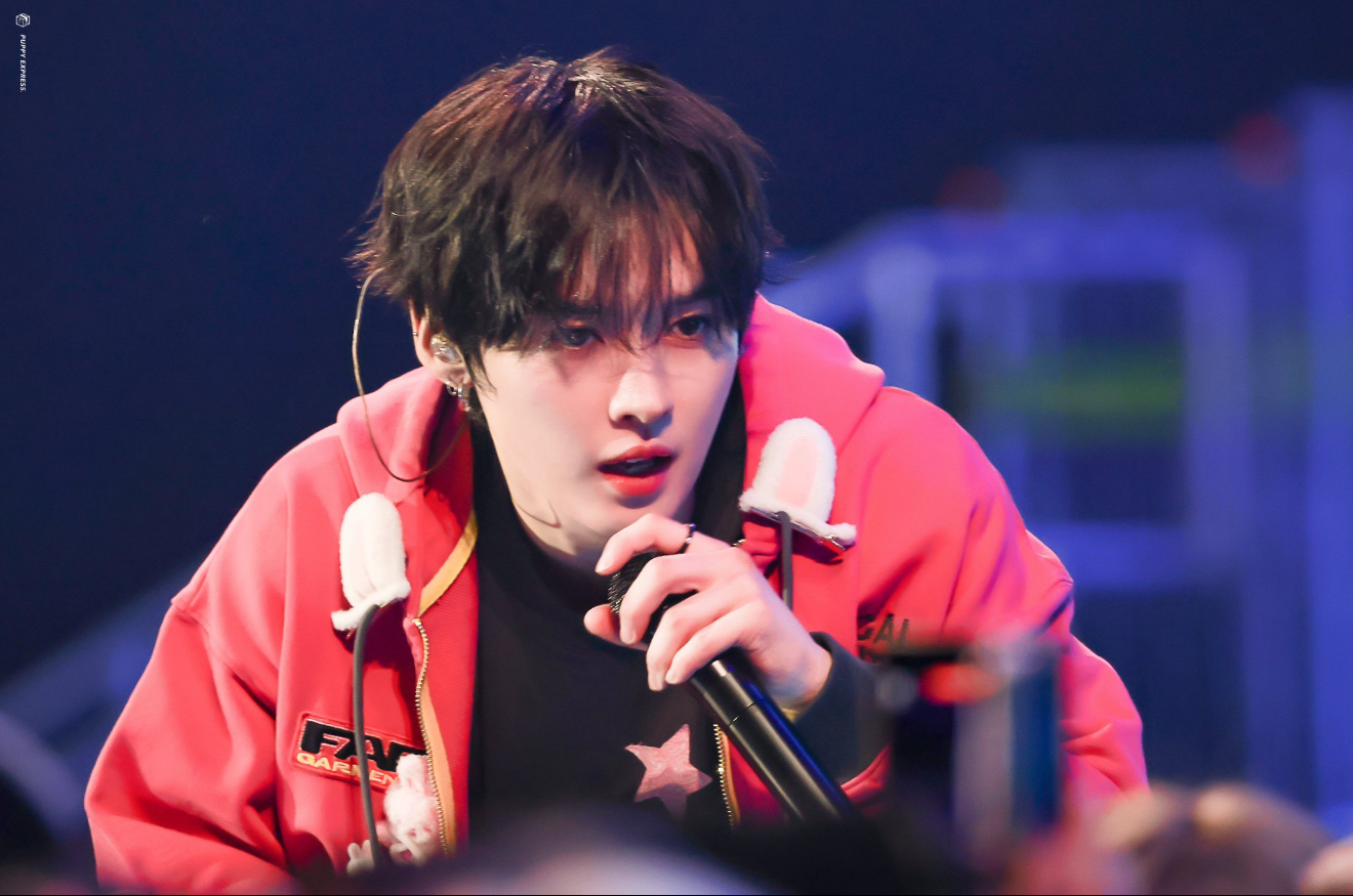Latest photo of Lee Know (Stray Kids)