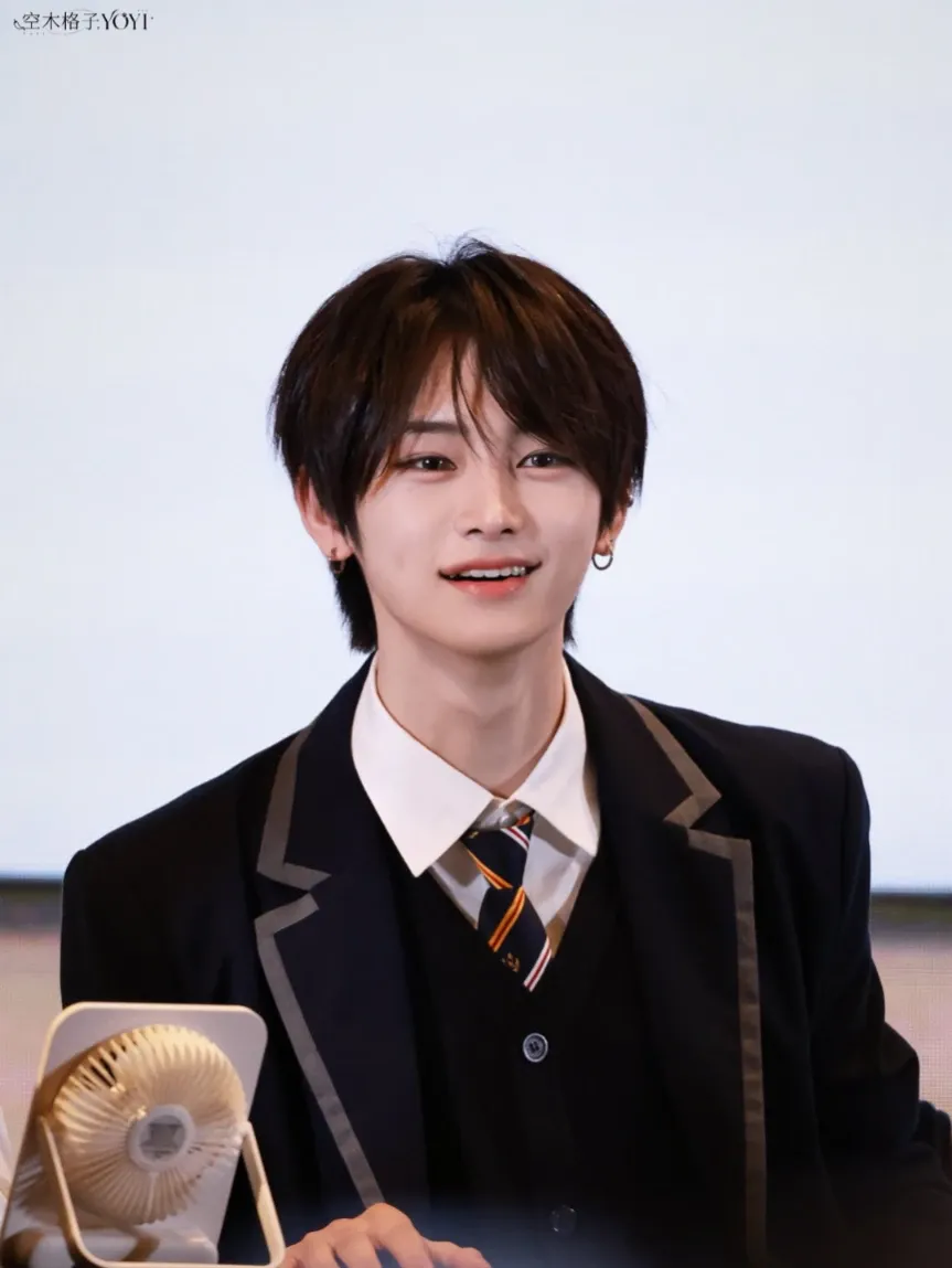 A moment captured by Zhou Anxin (ALPHA DRIVE ONE)'s fan