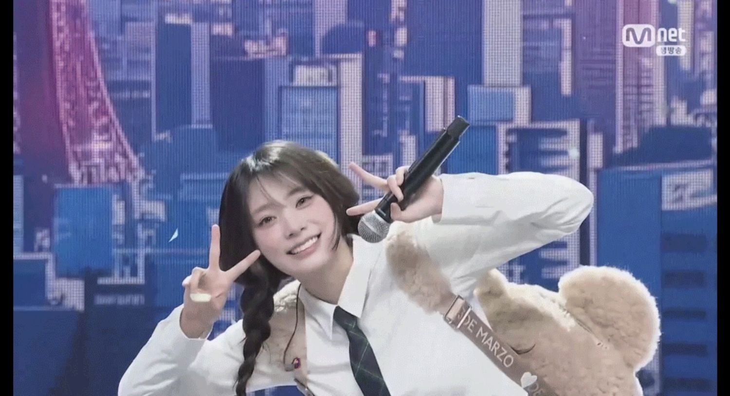 A moment captured by Siyeon (QWER)'s fan