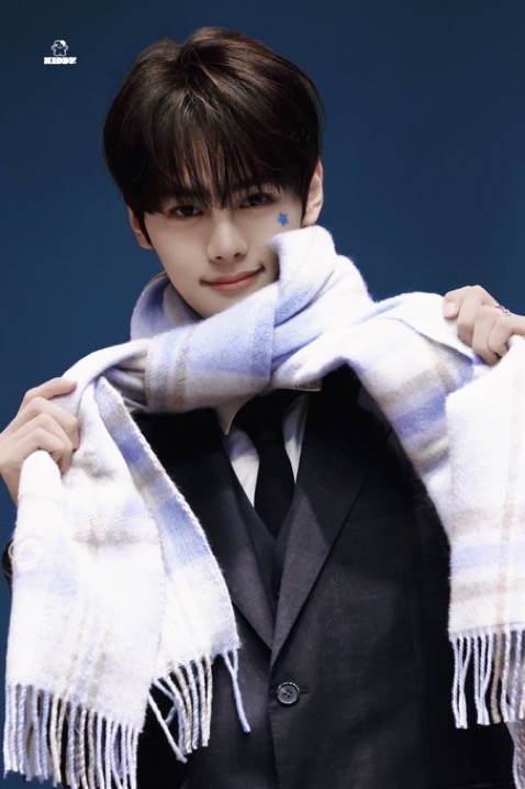 Latest photo of Kim Gyuvin (ZEROBASEONE)