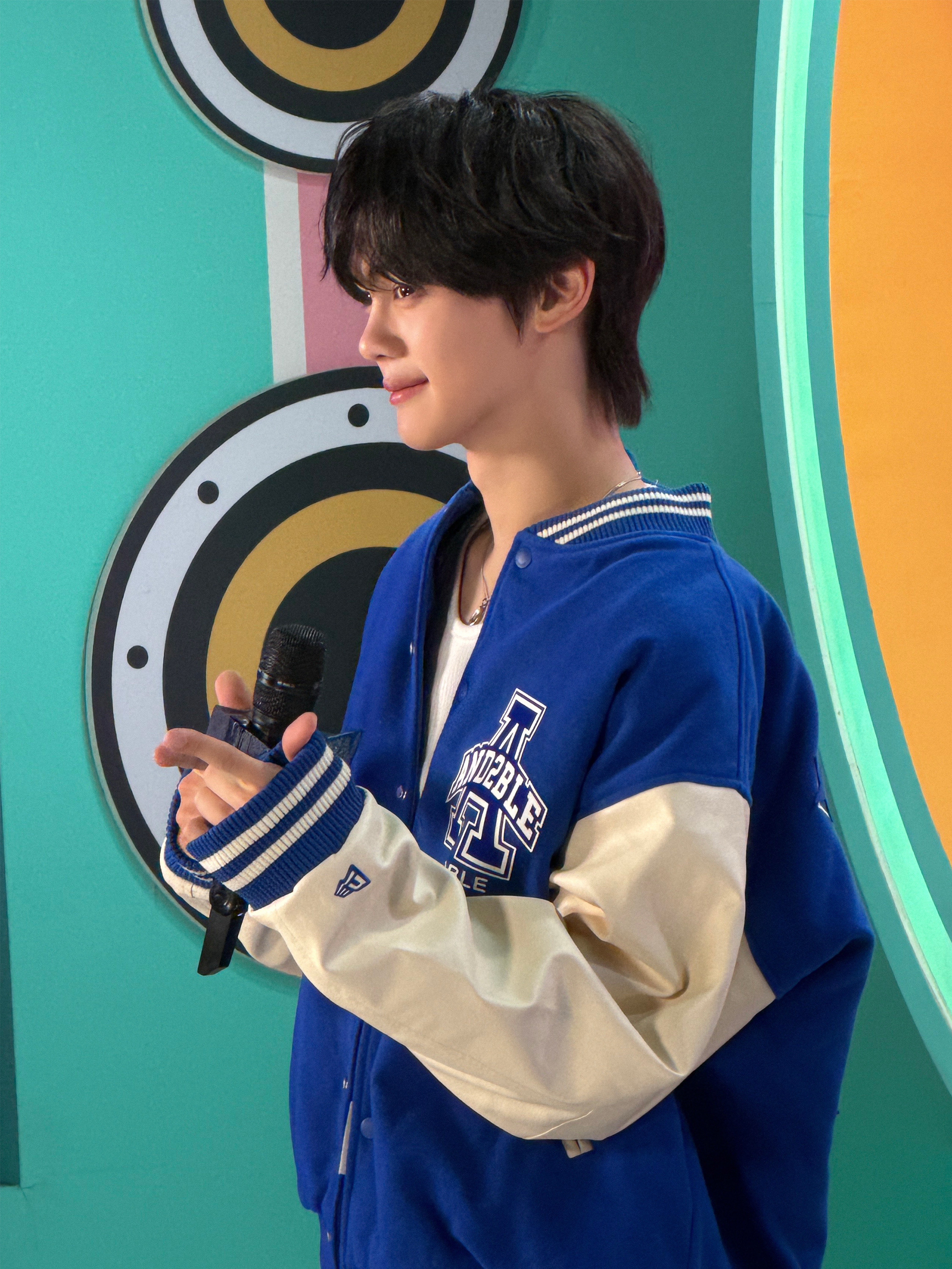 A moment captured by Kim Gyuvin (AND2BLE)'s fan