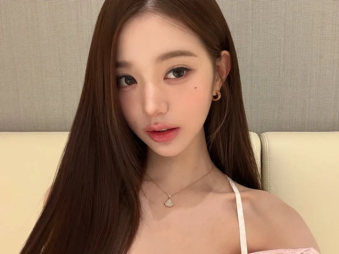 A moment captured by Jang Wonyoung (IVE)'s fan