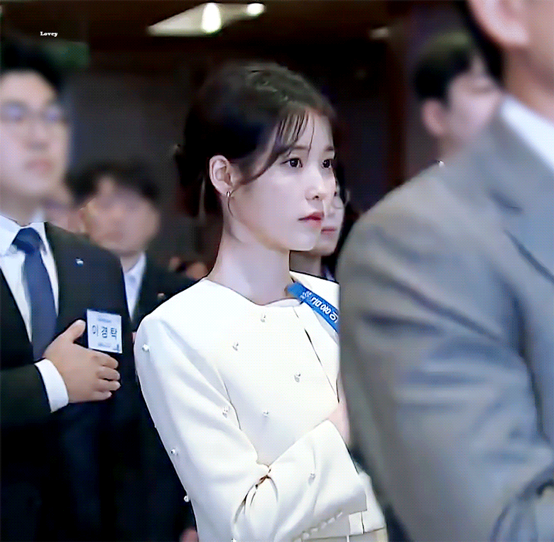 아이유 최근 활동샷