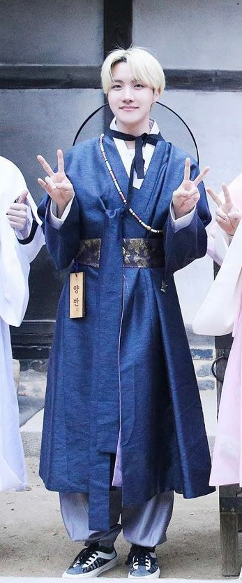 A heartfelt wallpaper shared by Board's fans