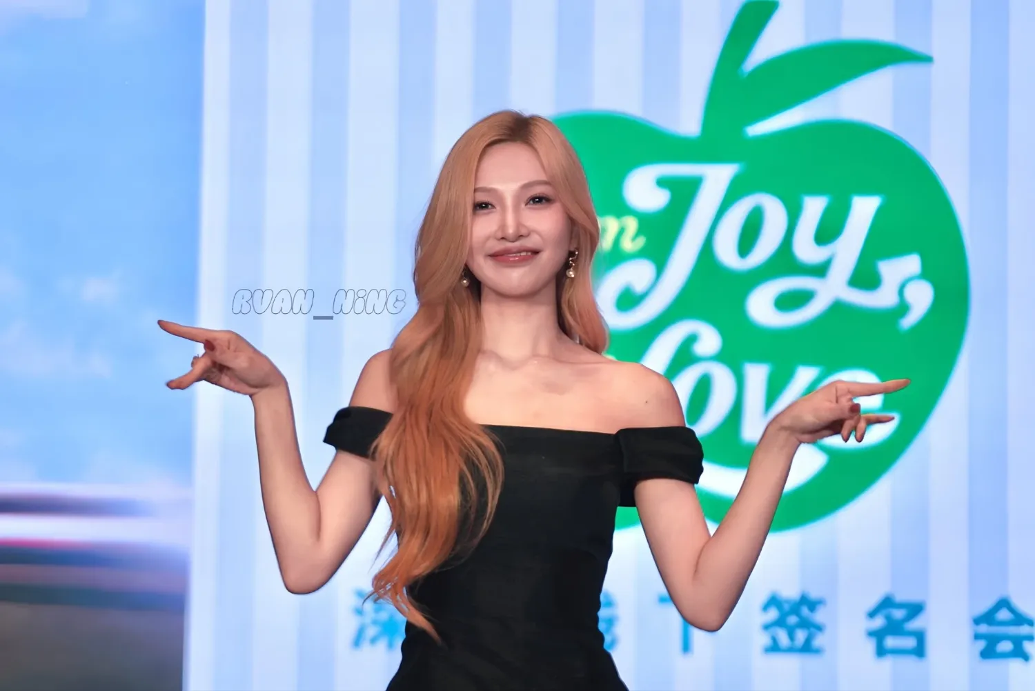Foto aktivitas terbaru Joy (Red Velvet)