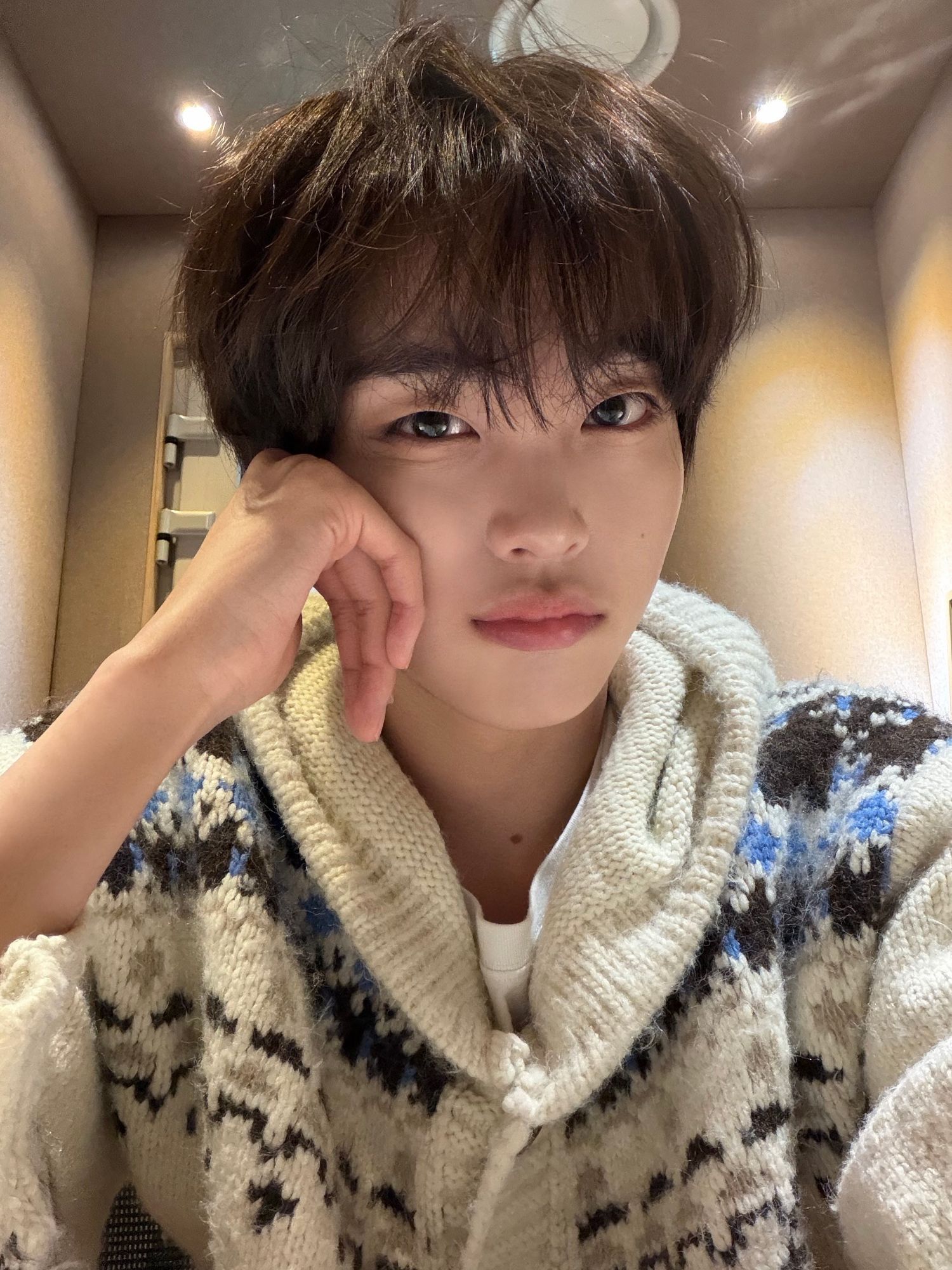 Recent activity shot of Hyeongjun (CRAVITY)