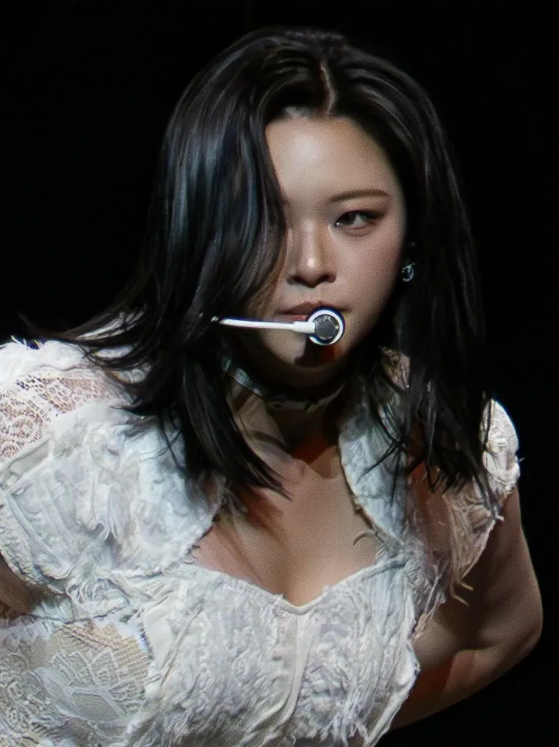 Behind-the-scenes cut of Jeongyeon (TWICE)