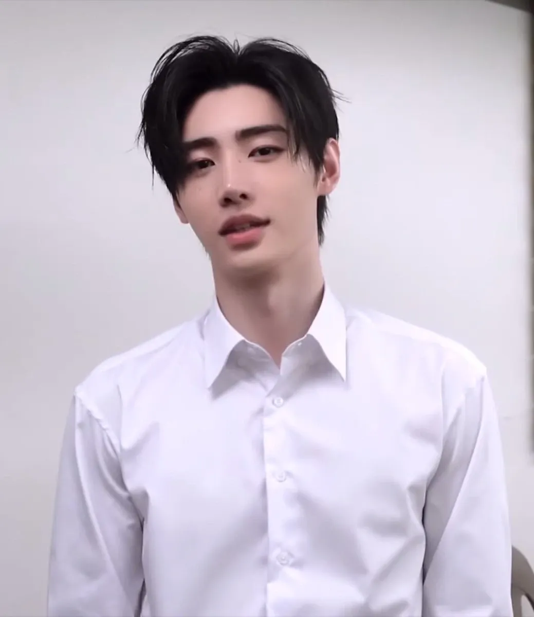 Foto terbaru Sunghoon (ENHYPEN)