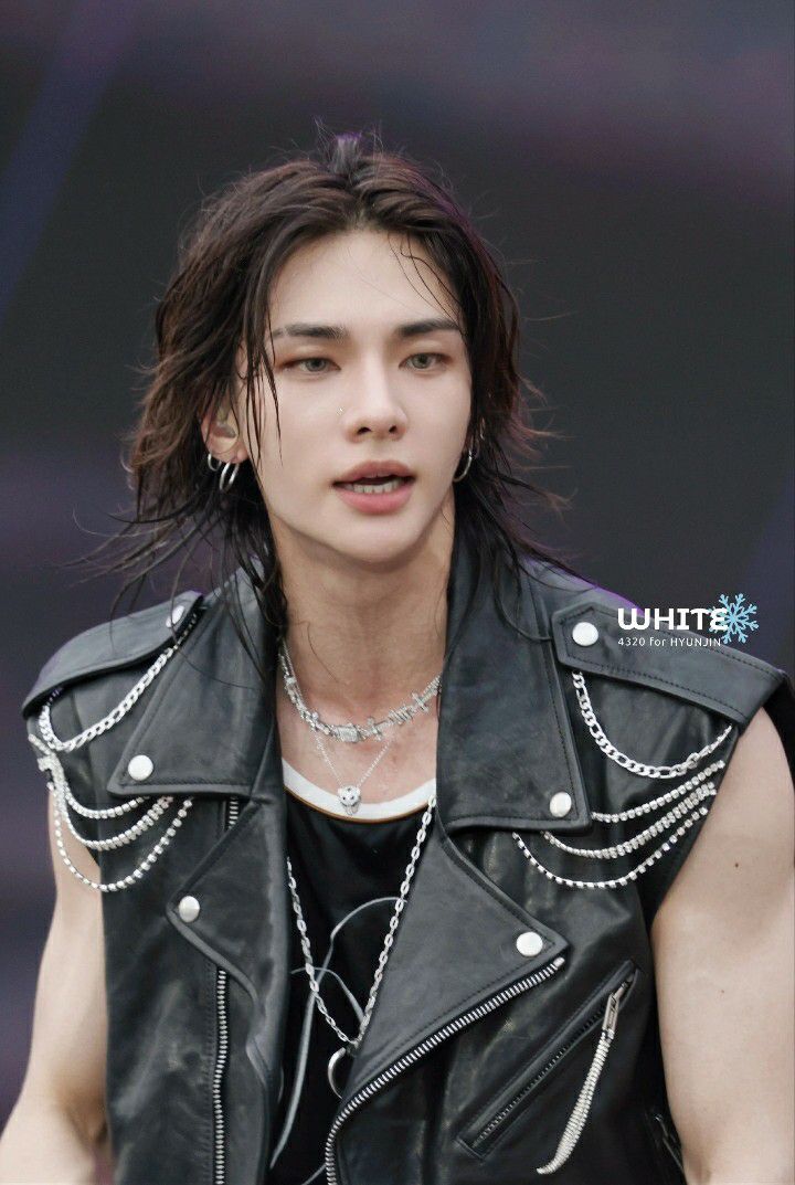 Latest photo of Hyunjin (Stray Kids)