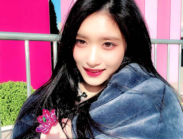 Latest photo of Leeseo (IVE)