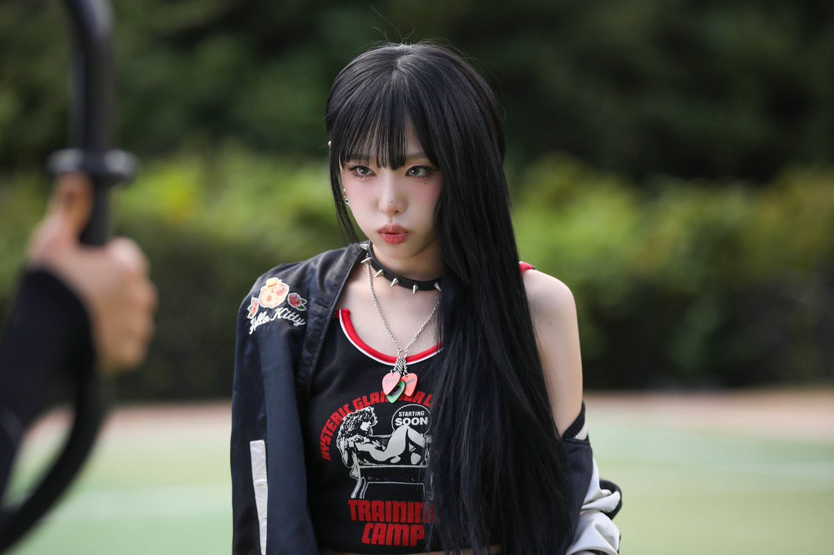 Behind-the-scenes cut of Choi Yena