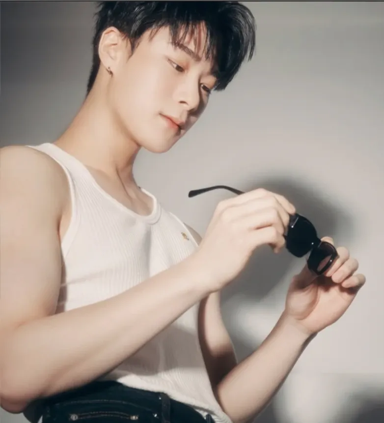 Behind-the-scenes cut of Moonbin (ASTRO)