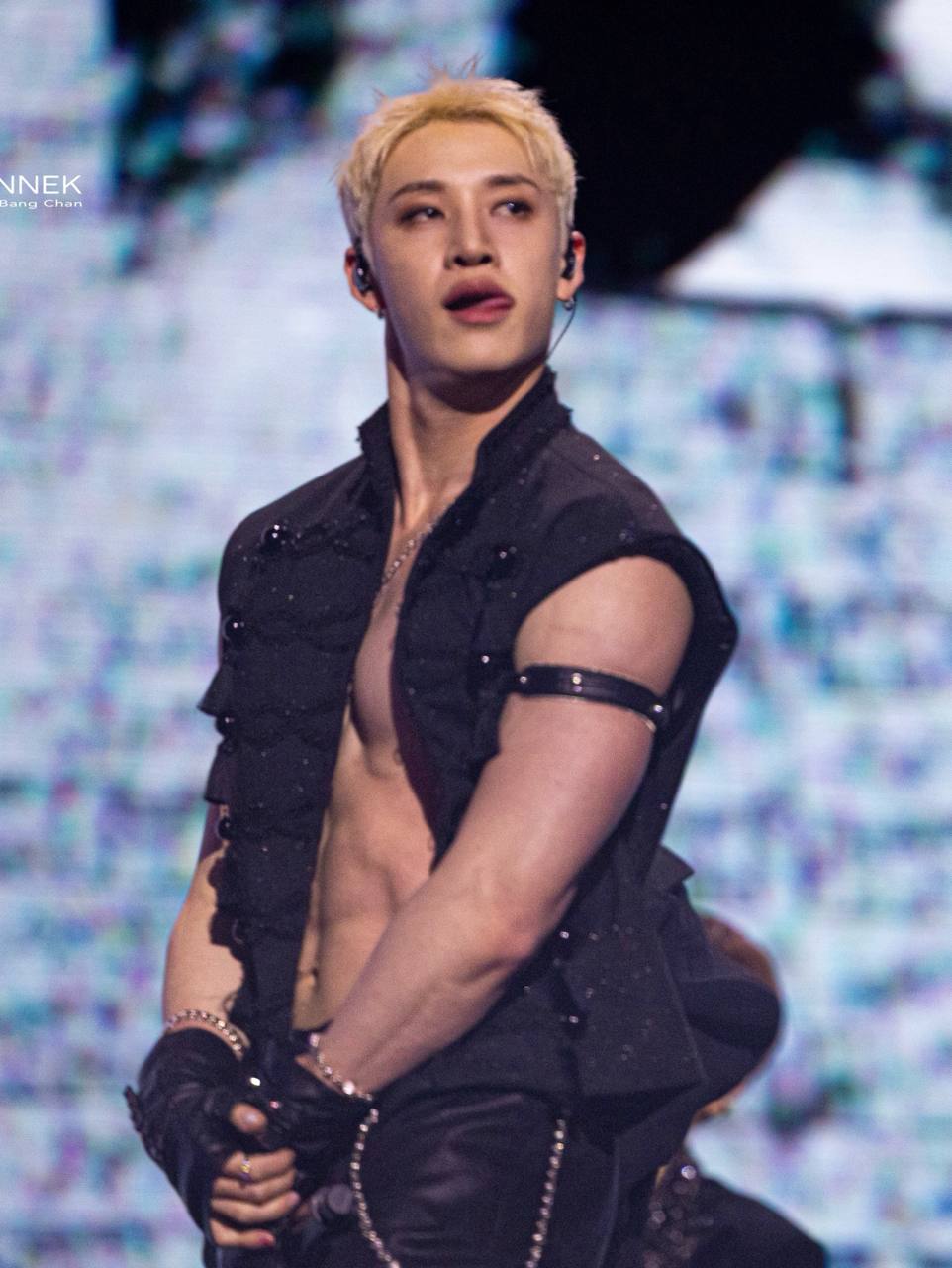 방찬 (Stray Kids)의 비하인드 컷